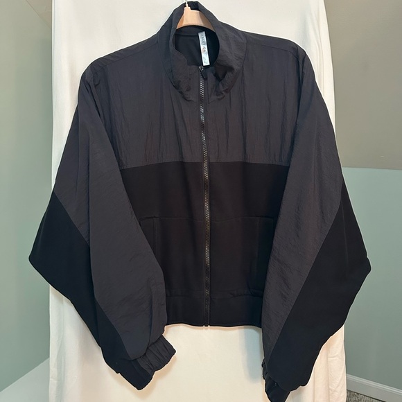 Fabletics Bobbie Glam Colorblock Cropped Jacket Black Full Zip size Large - Picture 2 of 16